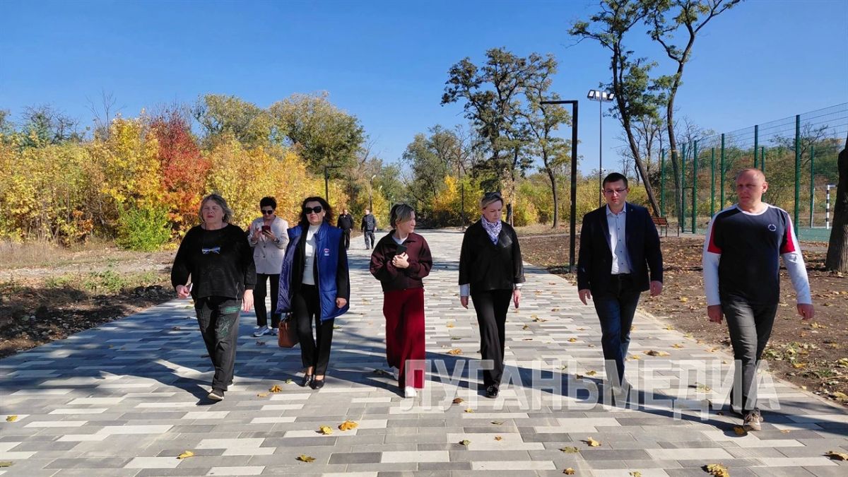 В Брянке близится к завершению реконструкция городского парка В Брянке близится к завершению реконструкция городского парка