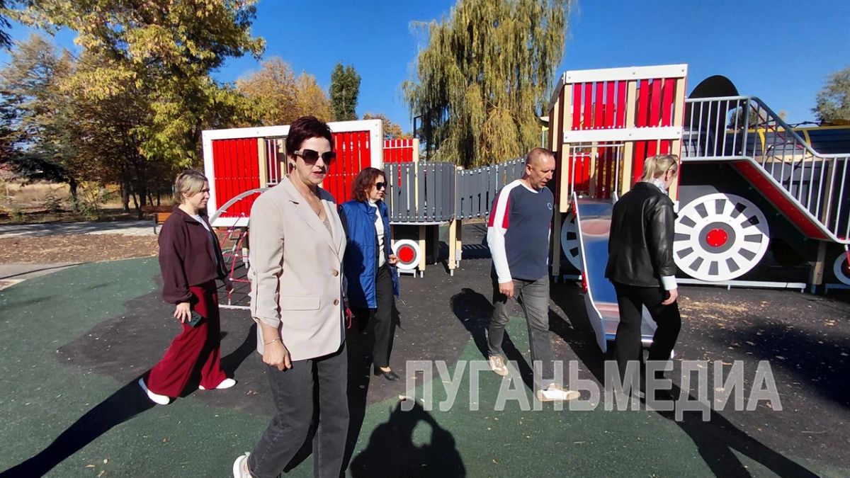 В Брянке близится к завершению реконструкция городского парка В Брянке близится к завершению реконструкция городского парка