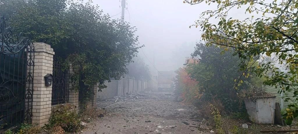 После массированной атаки БПЛА в Лисичанске погибли 15-летний подросток и 23-летний парень После массированной атаки БПЛА в Лисичанске погибли 15-летний подросток и 23-летний парень