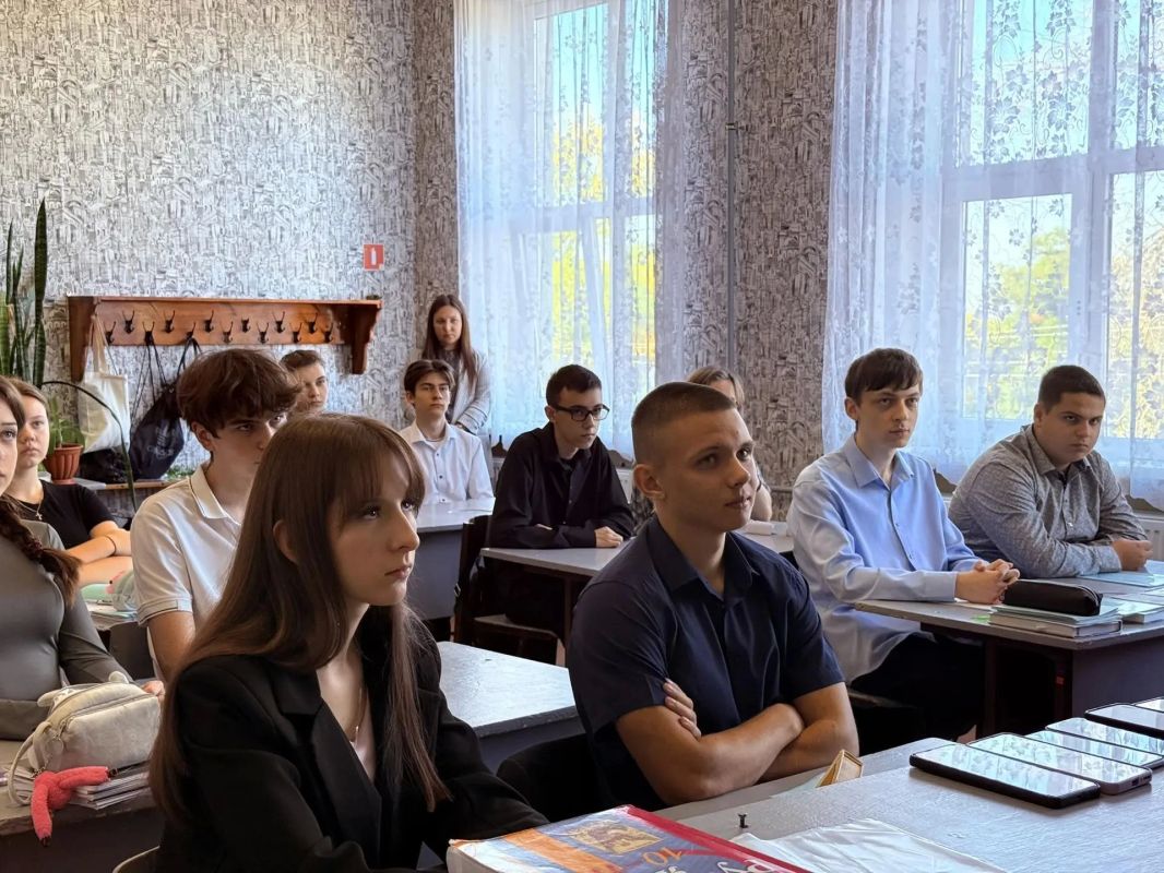 «ГосСтарт.Диалог»: школьники Славяносербского округа встретились с помощником Губернатора Алтайского края «ГосСтарт.Диалог»: школьники Славяносербского округа встретились с помощником Губернатора Алтайского края