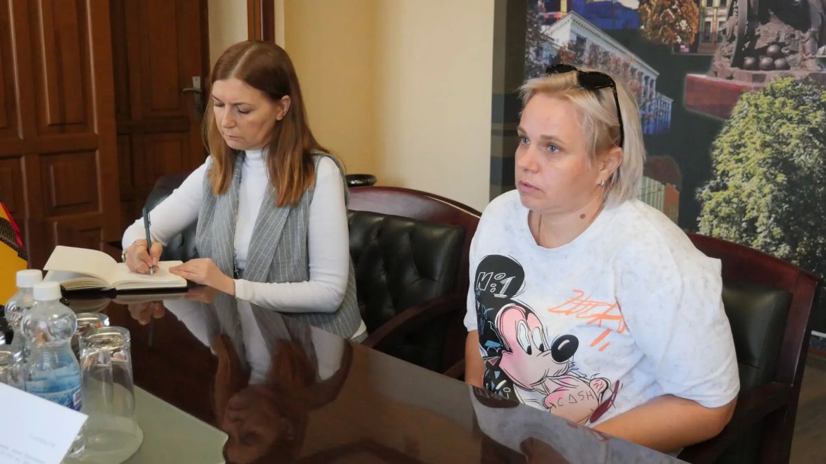Яна Пащенко провела встречу с вдовой погибшего защитника Отечества Яна Пащенко провела встречу с вдовой погибшего защитника Отечества