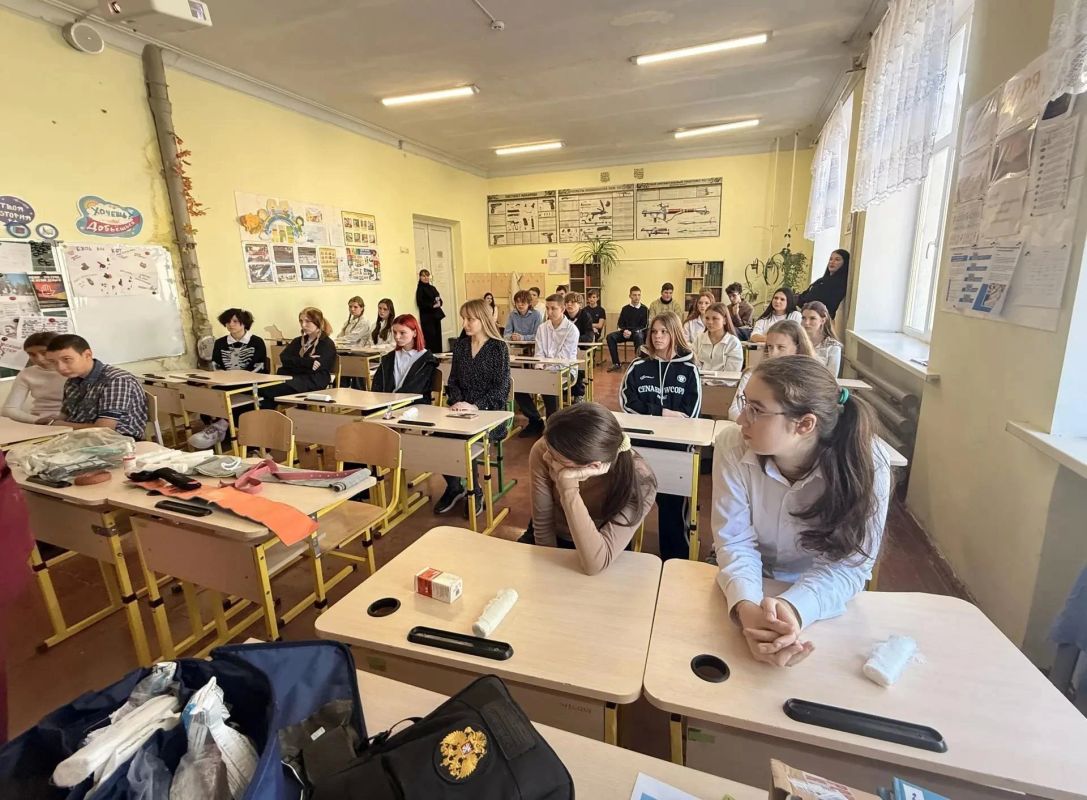 Мероприятия по первой помощи в школе №3 Мероприятия по первой помощи в школе №3