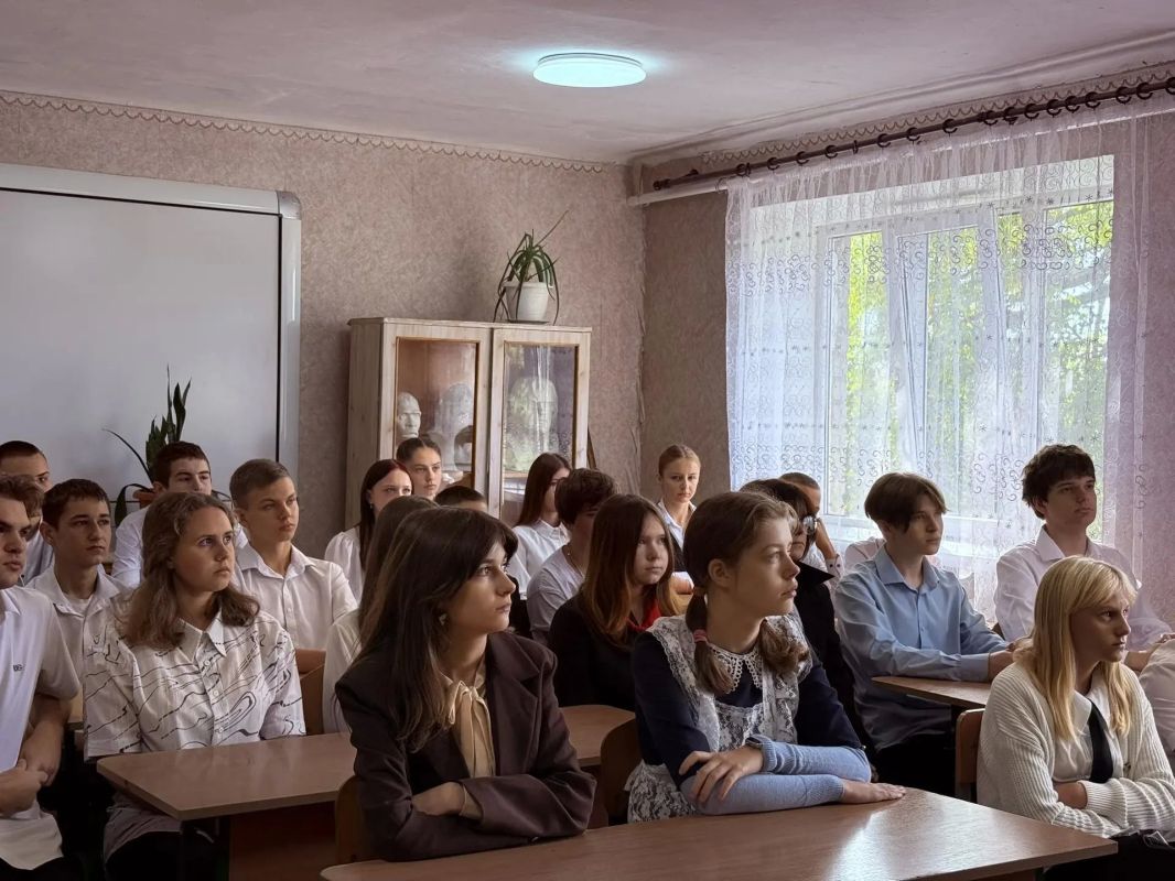 «ГосСтарт.Диалог»: школьники Славяносербского округа встретились с помощником Губернатора Алтайского края «ГосСтарт.Диалог»: школьники Славяносербского округа встретились с помощником Губернатора Алтайского края