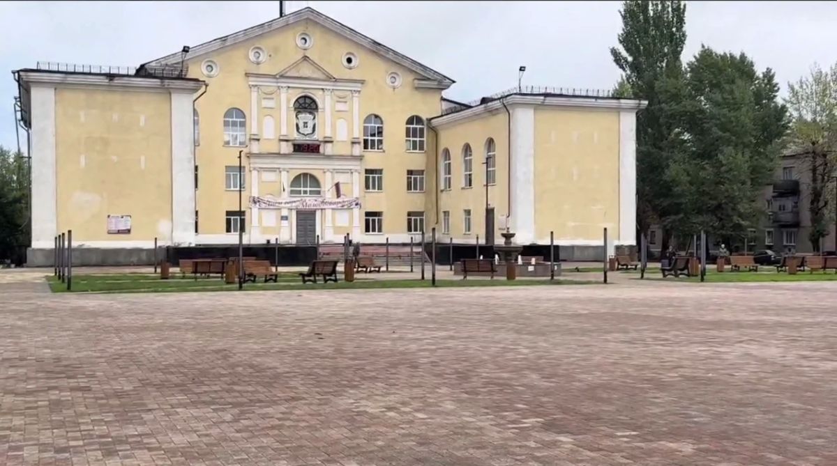 В Молодогвардейске в рамках специального инфраструктурного проекта, реализуемого шефом-регионом Тюменской областью в рамках соглашения о сотрудничестве, завершён основной этап работ по благоустройству улицы Ленина, включая... В Молодогвардейске в рамках специального инфраструктурного проекта, реализуемого шефом-регионом Тюменской областью в рамках соглашения о сотрудничестве, завершён основной этап работ по благоустройству улицы Ленина, включая...