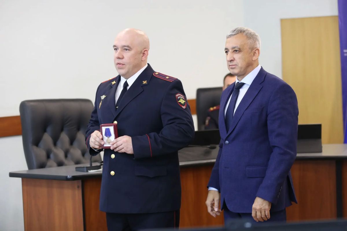 Сотрудники кадровых подразделений органов внутренних дел региона получили награды в профессиональный праздник Сотрудники кадровых подразделений органов внутренних дел региона получили награды в профессиональный праздник