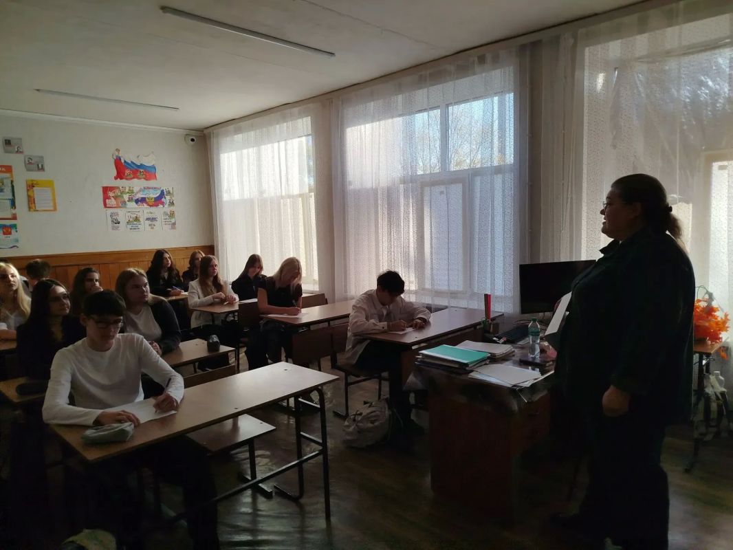 В Ровеньковской школе №6 состоялась профориентационная встреча В Ровеньковской школе №6 состоялась профориентационная встреча