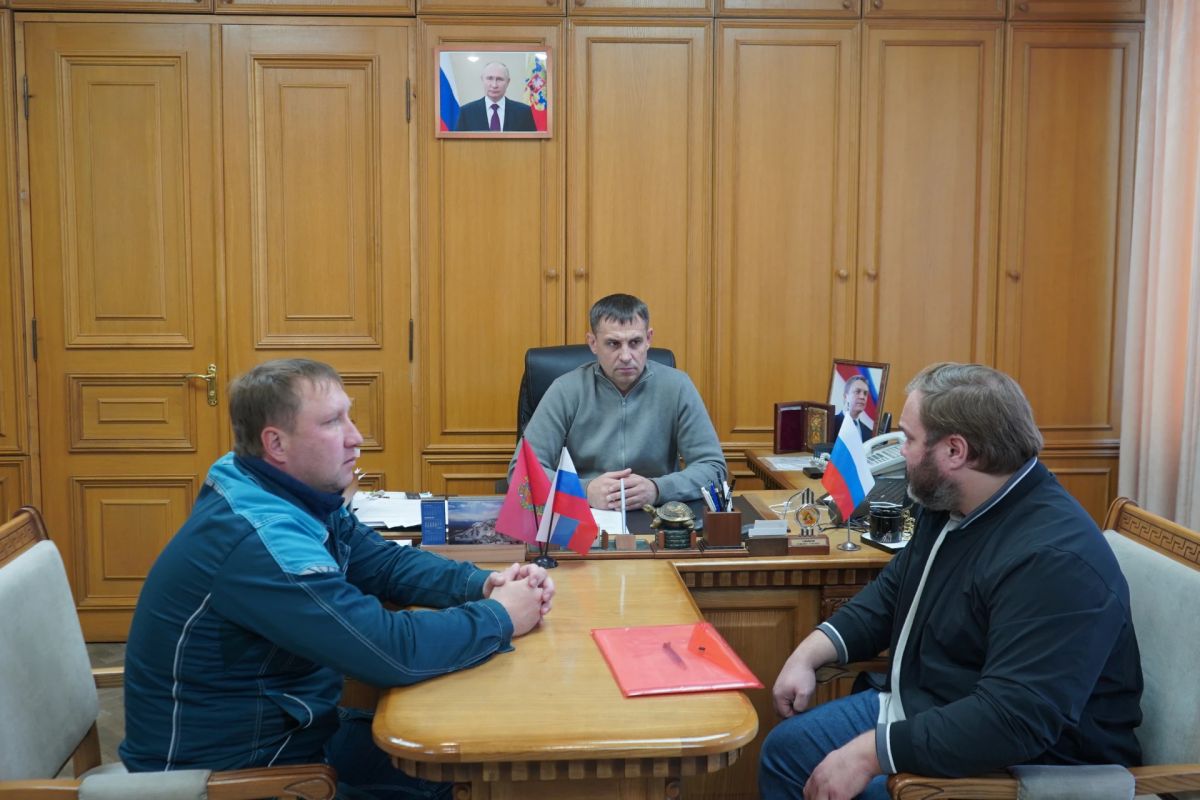 Игорь Ковальчук: Встретился с представителями Управления капитального строительства Республики Хакасия Евгением Вишняковым и Алексеем Измоденовым