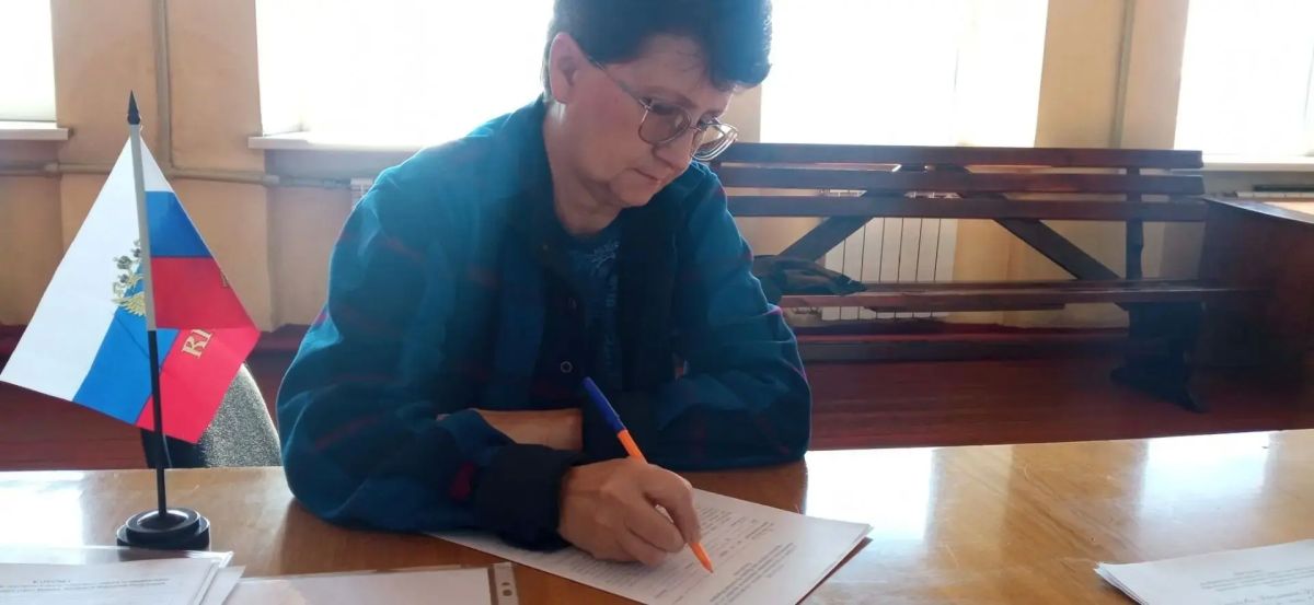 Депутат Совета городского округа города Брянка от ВПП «Единая Россия» Лина Спесивцева провела приём граждан Депутат Совета городского округа города Брянка от ВПП «Единая Россия» Лина Спесивцева провела приём граждан