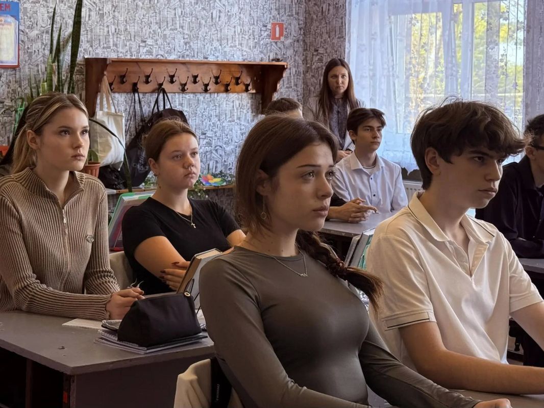 «ГосСтарт.Диалог»: школьники Славяносербского округа встретились с помощником Губернатора Алтайского края «ГосСтарт.Диалог»: школьники Славяносербского округа встретились с помощником Губернатора Алтайского края