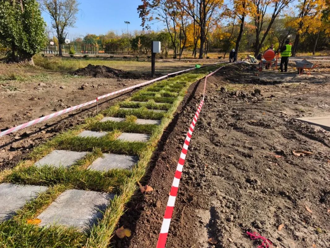 В городском парке Брянки завершаются ремонтные работы по Народной программе В городском парке Брянки завершаются ремонтные работы по Народной программе