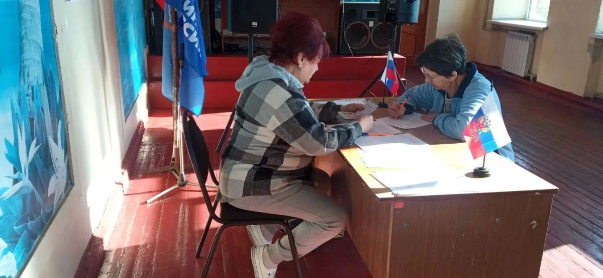 Депутат Совета городского округа города Брянка от ВПП «Единая Россия» Лина Спесивцева провела приём граждан Депутат Совета городского округа города Брянка от ВПП «Единая Россия» Лина Спесивцева провела приём граждан