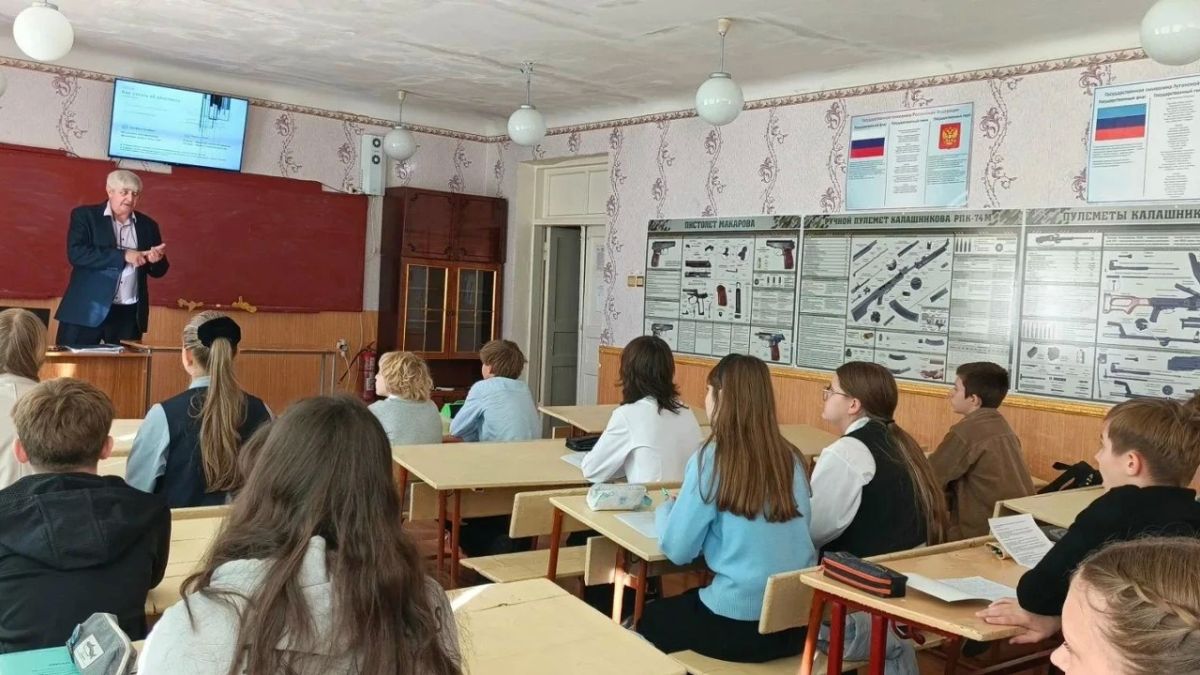 В Лутугинской школе №2 прошли уроки безопасности