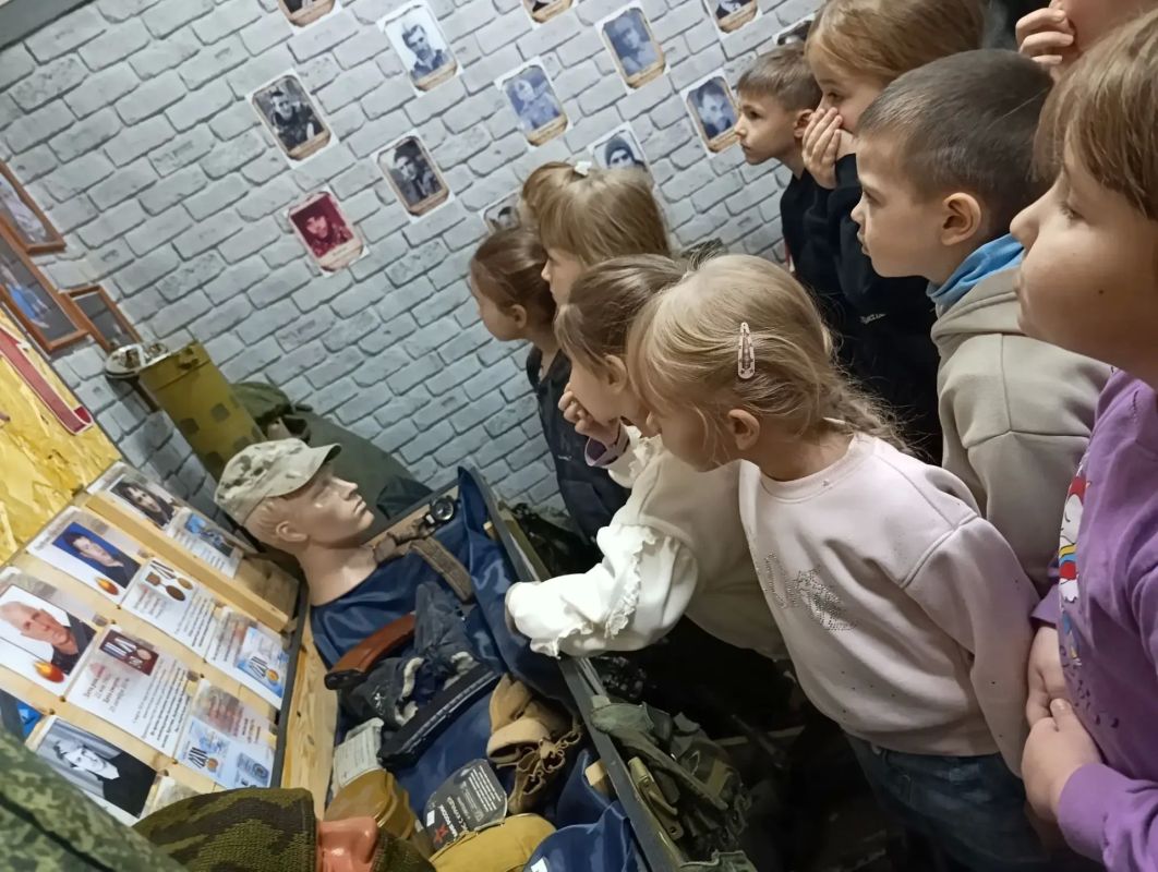 Воспитанники детского сада "Ивушка" посетили школьный музей Воспитанники детского сада "Ивушка" посетили школьный музей