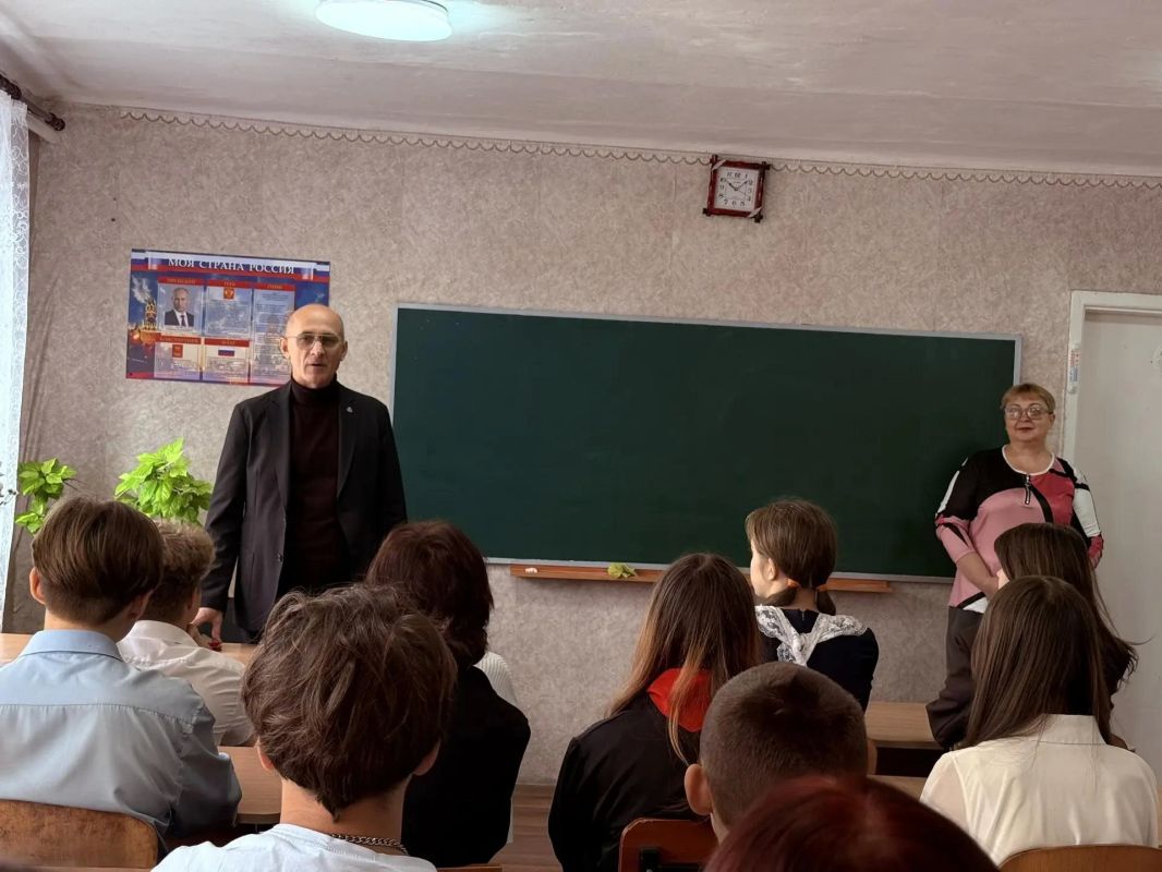 «ГосСтарт.Диалог»: школьники Славяносербского округа встретились с помощником Губернатора Алтайского края «ГосСтарт.Диалог»: школьники Славяносербского округа встретились с помощником Губернатора Алтайского края