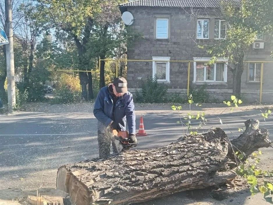 Коммунальными службами проведены работы на территории города Коммунальными службами проведены работы на территории города