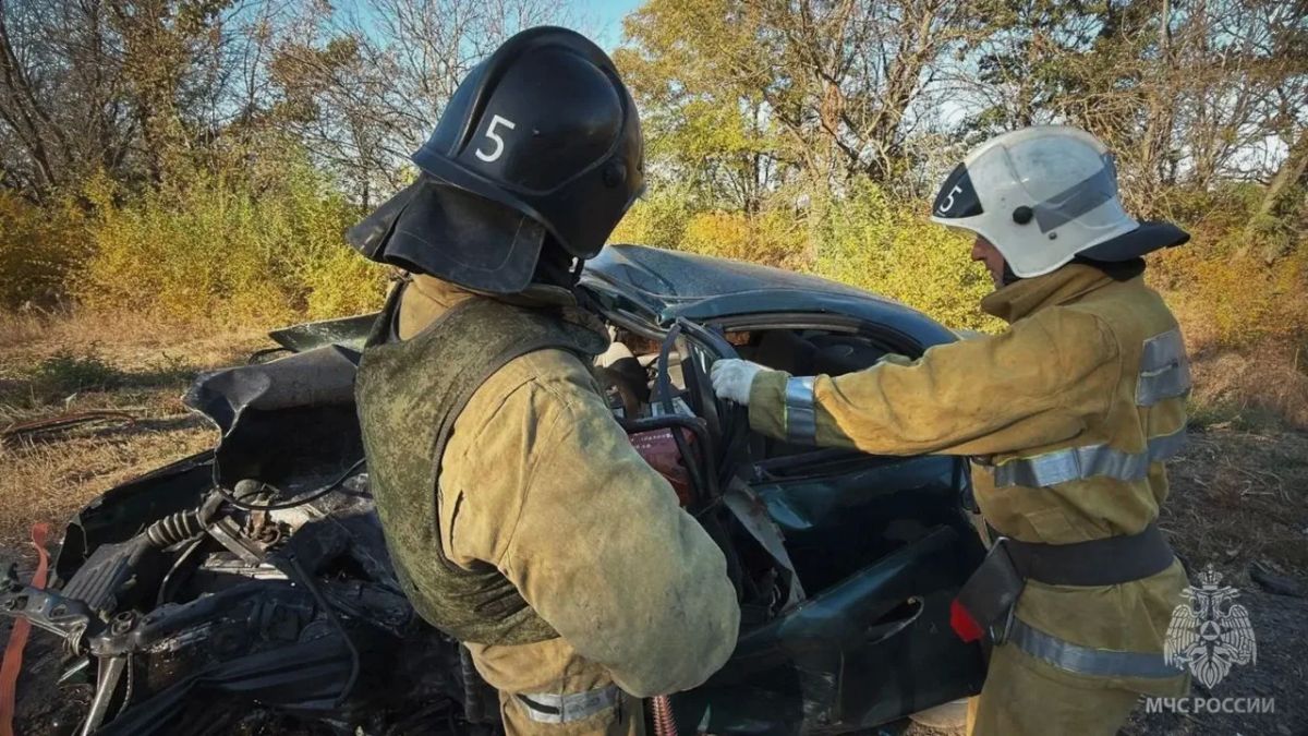 Жесткое смертельное ДТП произошло в районе Луганского аэропорта Жесткое смертельное ДТП произошло в районе Луганского аэропорта