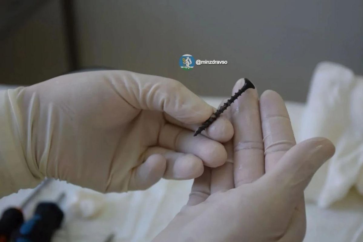 Саморез достали из глаза двухлетнего малыша свердловские врачи Саморез достали из глаза двухлетнего малыша свердловские врачи