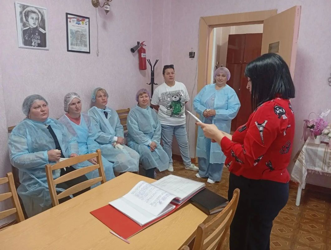 Родительский контроль в школьной столовой: 12 октября 2026 года родители проверили качество питания в ГБОУ ЛНР "Краснолучская гимназия № 1 имени Л.Литвяк" Родительский контроль в школьной столовой: 12 октября 2026 года родители проверили качество питания в ГБОУ ЛНР "Краснолучская гимназия № 1 имени Л.Литвяк"