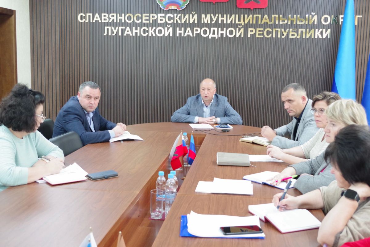 Сергей Крамаренко провел аппаратное совещание с руководителями структурных подразделений Администрации