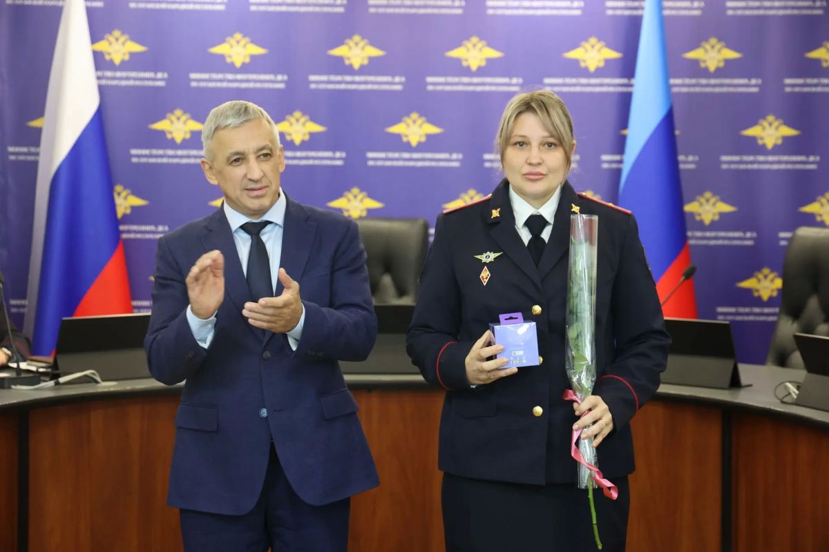 Сотрудники кадровых подразделений органов внутренних дел региона получили награды в профессиональный праздник Сотрудники кадровых подразделений органов внутренних дел региона получили награды в профессиональный праздник