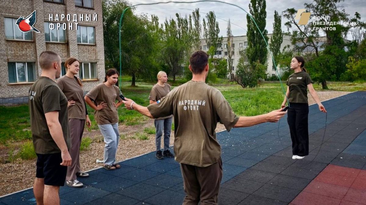 Разминка на скакалках на свежем воздухе! Разминка на скакалках на свежем воздухе!