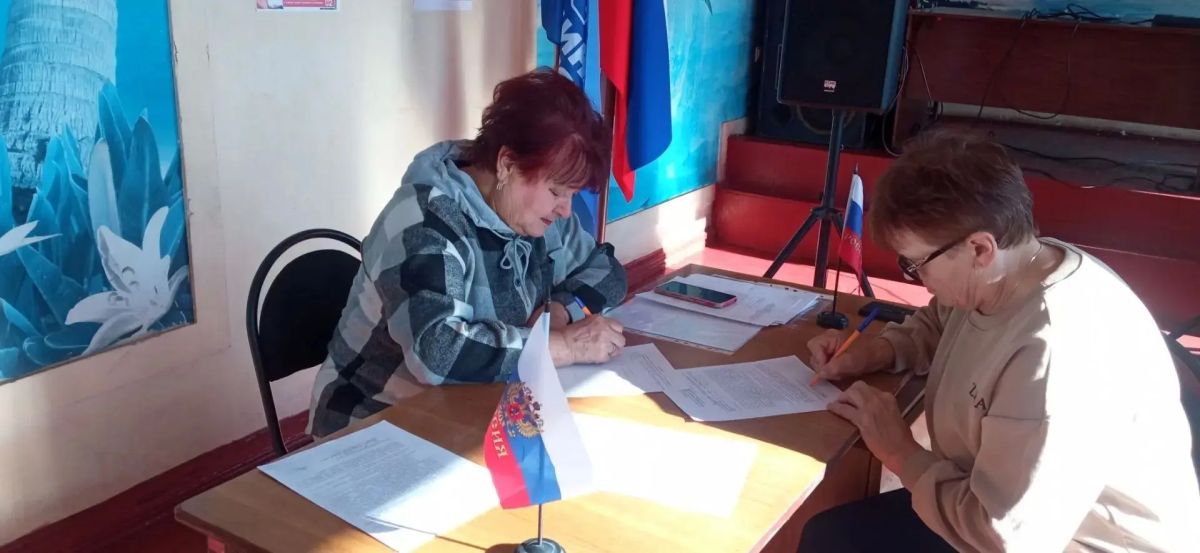 Депутат Совета городского округа города Брянка от ВПП «Единая Россия» Лина Спесивцева провела приём граждан