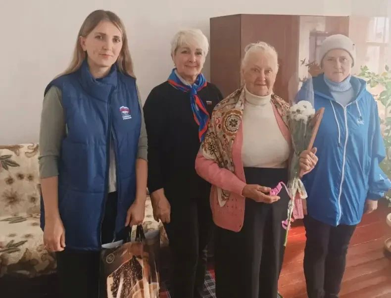 В День работника сельского хозяйства и перерабатывающей промышленности Председатель Совета Славяносербского муниципального округа, председатель местного отделения Союза женщин России, муниципальный координатор "Женского... В День работника сельского хозяйства и перерабатывающей промышленности Председатель Совета Славяносербского муниципального округа, председатель местного отделения Союза женщин России, муниципальный координатор "Женского...