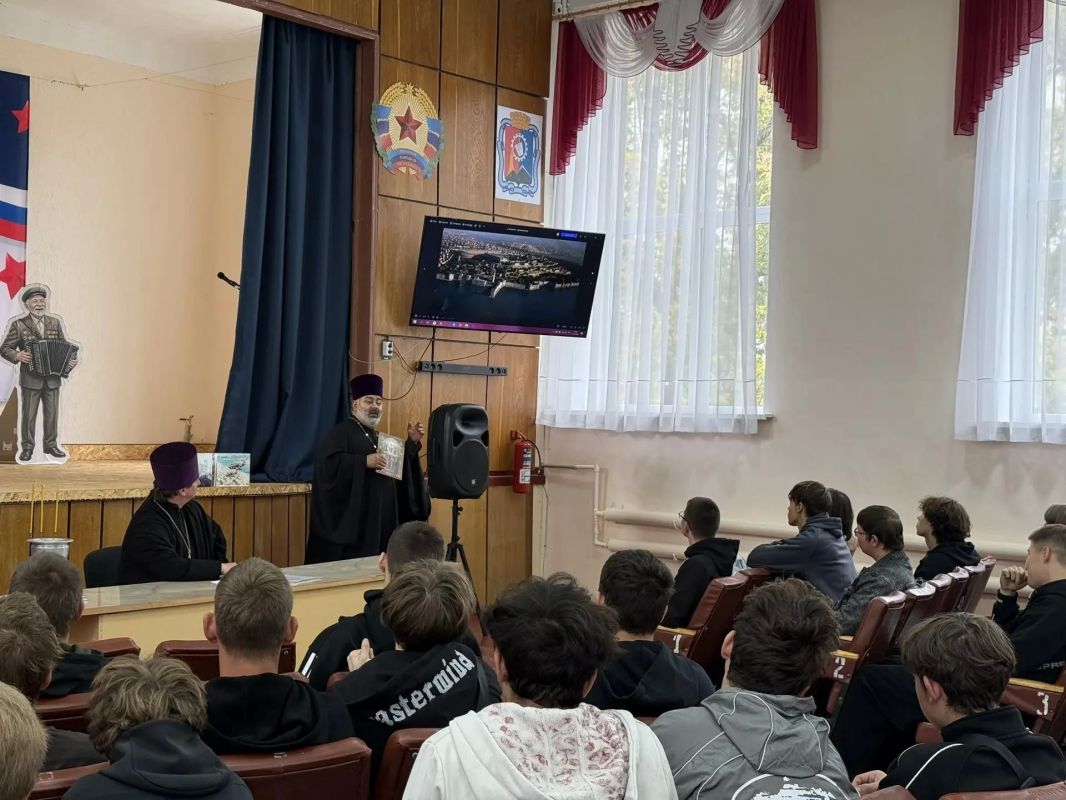 Встреча со студентами: в колледже отметили наступающий праздник Покрова Встреча со студентами: в колледже отметили наступающий праздник Покрова