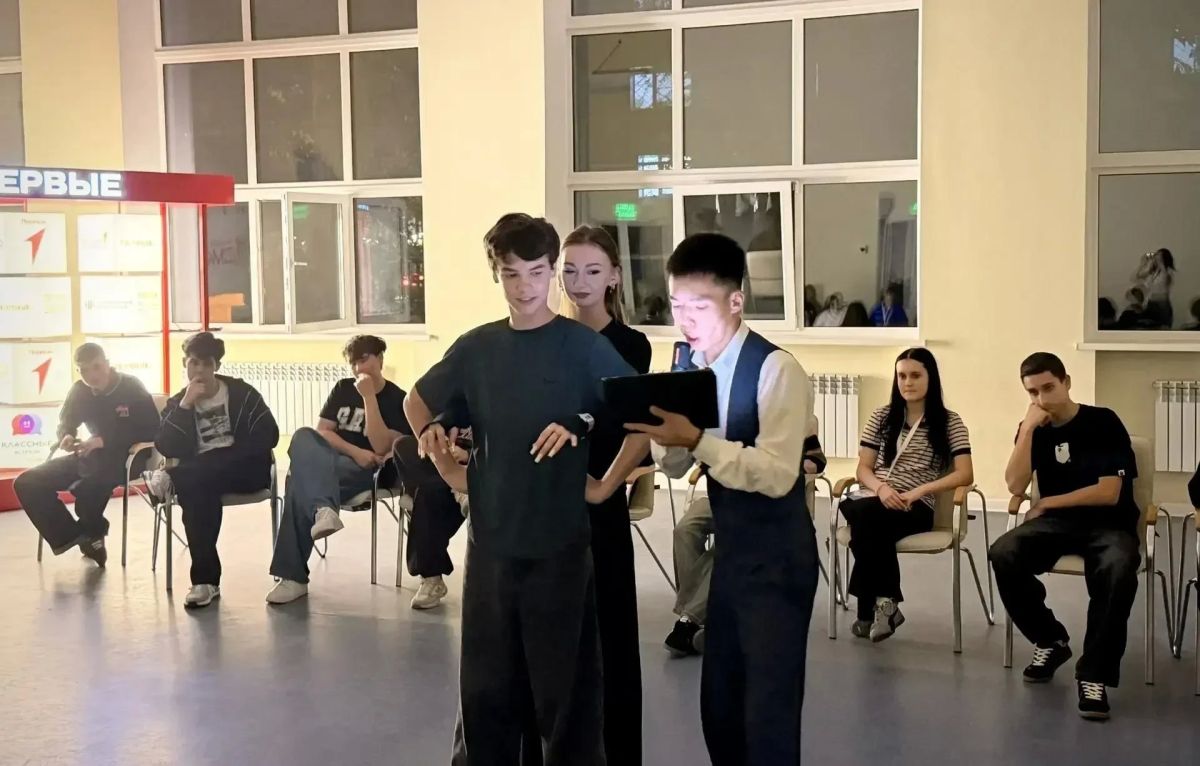 Андрей Рубанцов: Ровеньковские школьники завершили «Университетскую смену» в КалмГУ Андрей Рубанцов: Ровеньковские школьники завершили «Университетскую смену» в КалмГУ