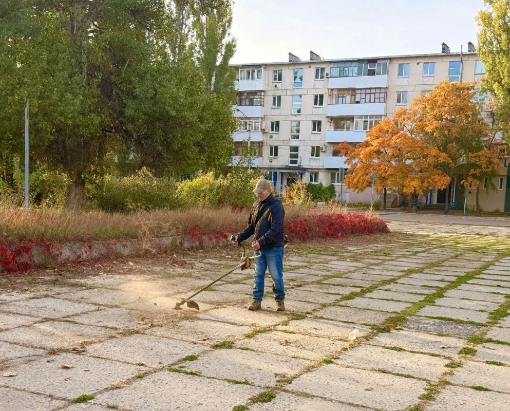 В Рубежном продолжается планомерная работа по благоустройству городской территории В Рубежном продолжается планомерная работа по благоустройству городской территории