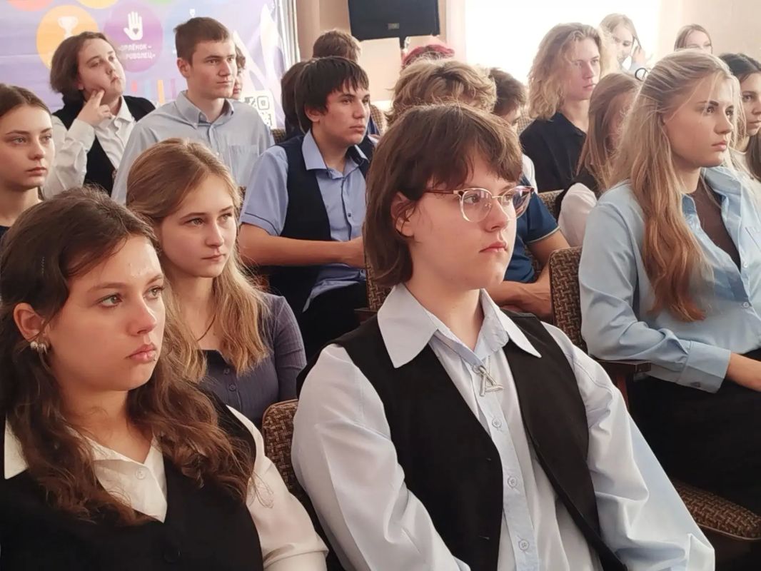 Госстарт диалог: Председатель Совета городского округа Наталья Волошина встретилась с ученической молодежью Брянковского УВК № 1 Госстарт диалог: Председатель Совета городского округа Наталья Волошина встретилась с ученической молодежью Брянковского УВК № 1