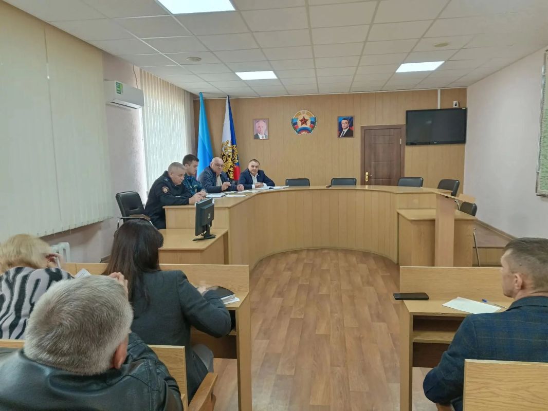 Андрей Рубанцов: В Ровеньках обсудили меры пожарной безопасности в осенне-зимний период Андрей Рубанцов: В Ровеньках обсудили меры пожарной безопасности в осенне-зимний период