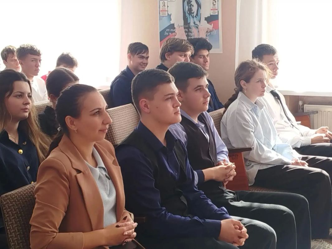 Госстарт диалог: Председатель Совета городского округа Наталья Волошина встретилась с ученической молодежью Брянковского УВК № 1 Госстарт диалог: Председатель Совета городского округа Наталья Волошина встретилась с ученической молодежью Брянковского УВК № 1