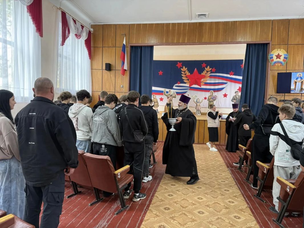 Встреча со студентами: в колледже отметили наступающий праздник Покрова Встреча со студентами: в колледже отметили наступающий праздник Покрова
