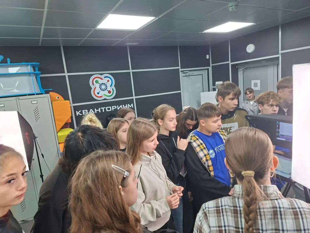 Ровеньковские школьники продолжают участвовать в «Университетских сменах» в Самаре Ровеньковские школьники продолжают участвовать в «Университетских сменах» в Самаре