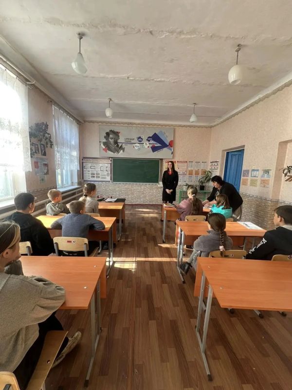 Сотрудники подразделений по делам несовершеннолетних проводят профилактику среди подростков региона Сотрудники подразделений по делам несовершеннолетних проводят профилактику среди подростков региона
