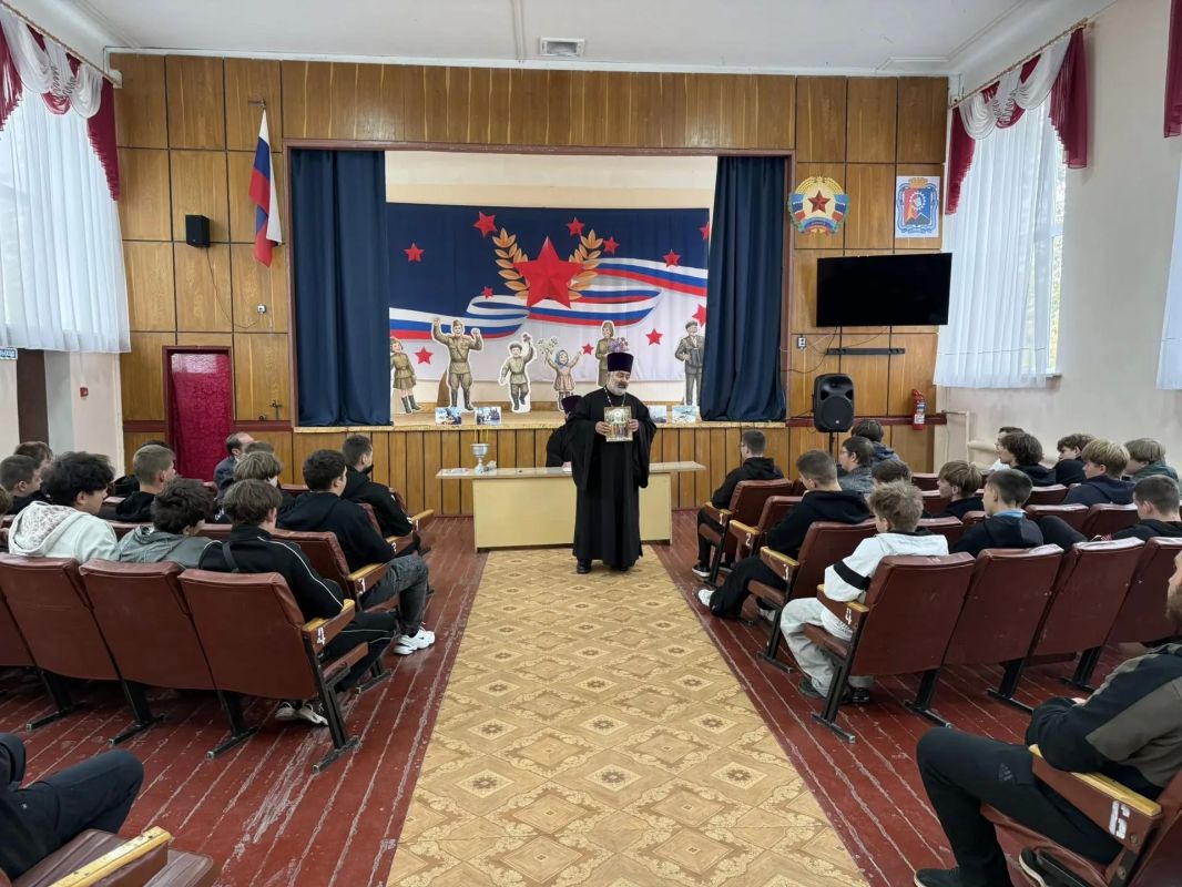 Встреча со студентами: в колледже отметили наступающий праздник Покрова Встреча со студентами: в колледже отметили наступающий праздник Покрова