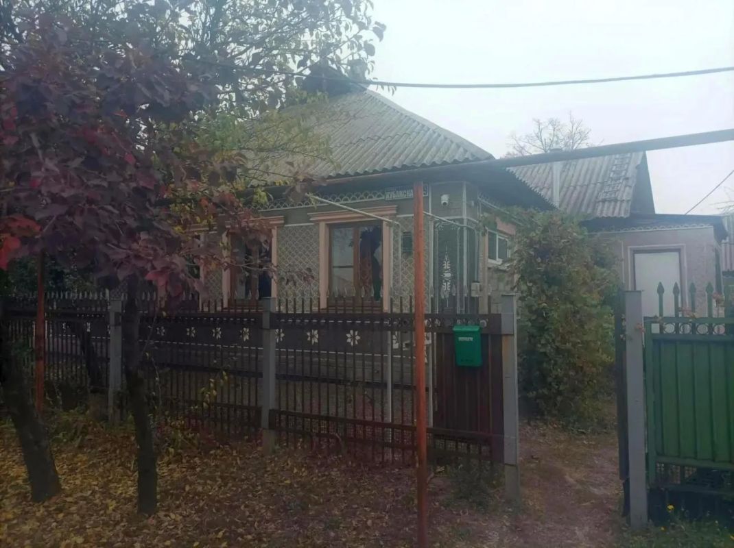 В Алмазной после ночной атаки повреждены семь частных домов — в одном практически снесло крышу В Алмазной после ночной атаки повреждены семь частных домов — в одном практически снесло крышу