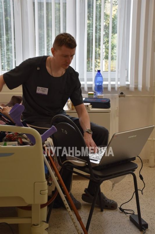 В больнице Краснодона работают тюменские специалисты В больнице Краснодона работают тюменские специалисты