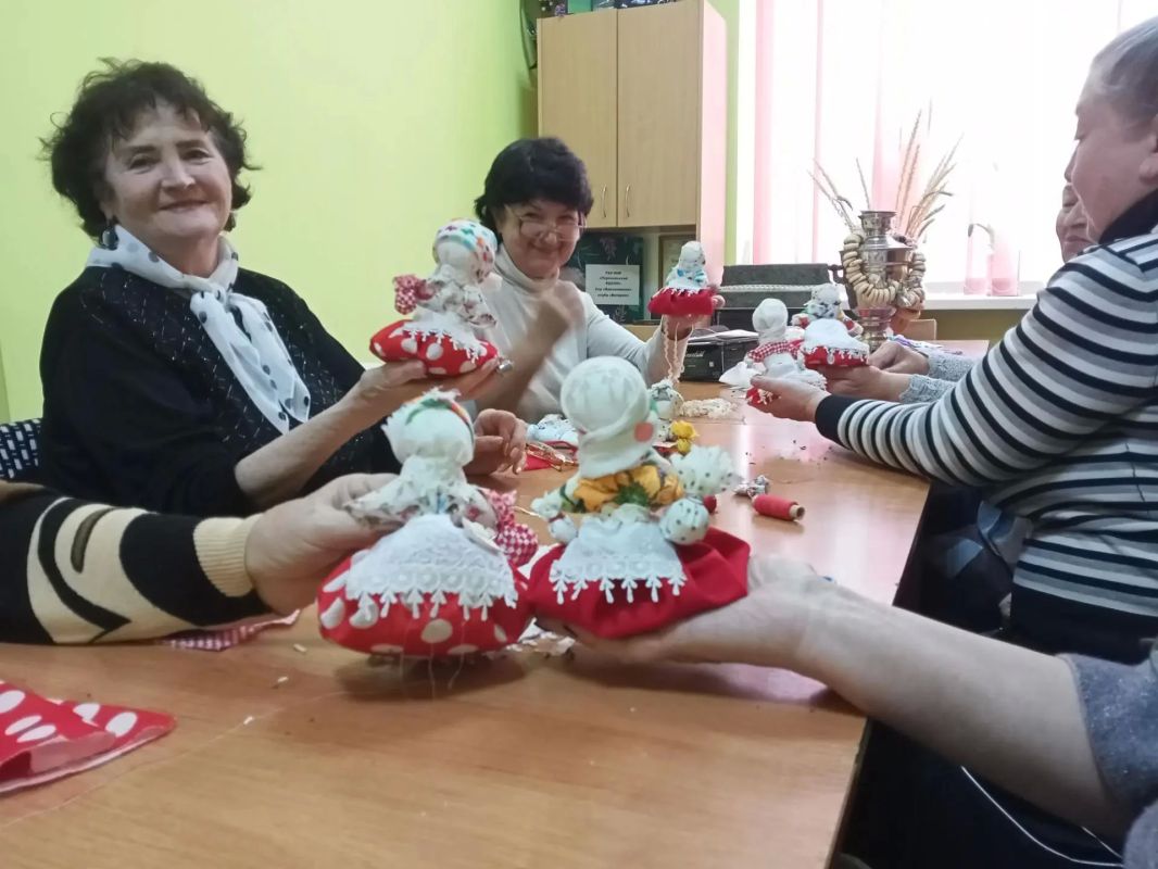 В клубе "Ветеран" Перевальского комплексного центра прошел мастер-класс В клубе "Ветеран" Перевальского комплексного центра прошел мастер-класс