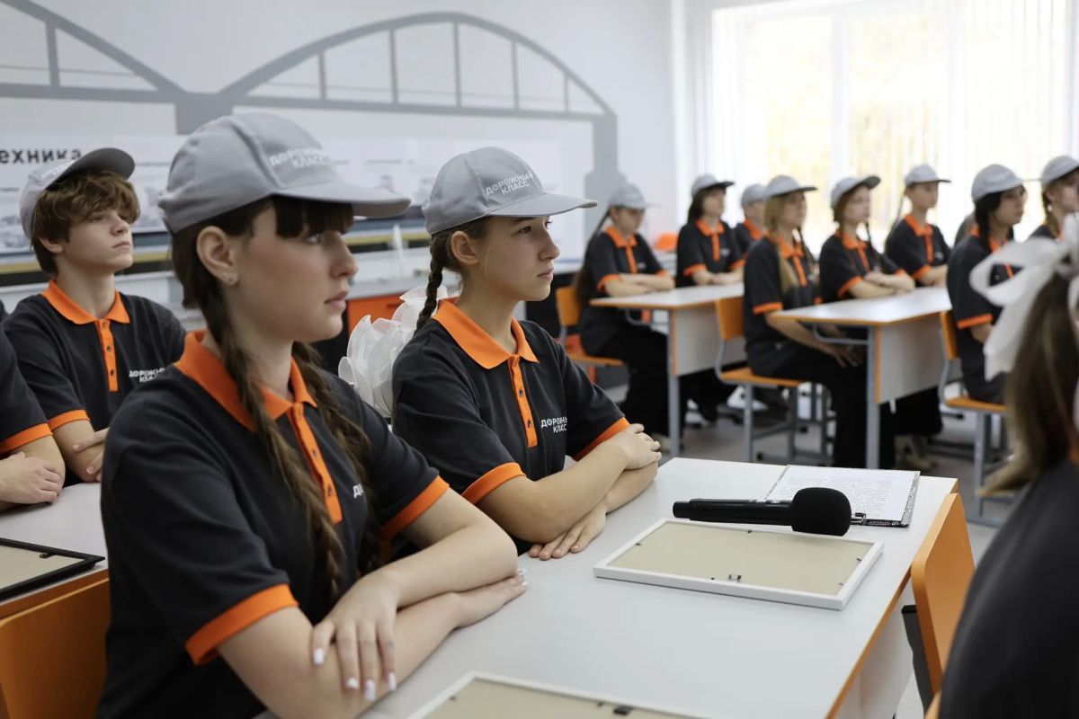 В АЛЧЕВСКЕ ОТКРЫЛСЯ ПЕРВЫЙ В ЛНР ДОРОЖНЫЙ КЛАСС В АЛЧЕВСКЕ ОТКРЫЛСЯ ПЕРВЫЙ В ЛНР ДОРОЖНЫЙ КЛАСС
