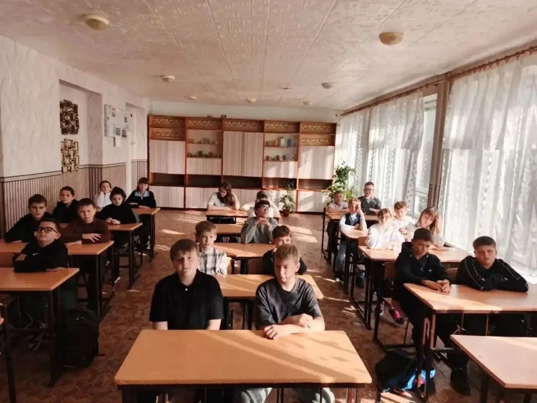 Сотрудники подразделений по делам несовершеннолетних проводят профилактику среди подростков региона Сотрудники подразделений по делам несовершеннолетних проводят профилактику среди подростков региона