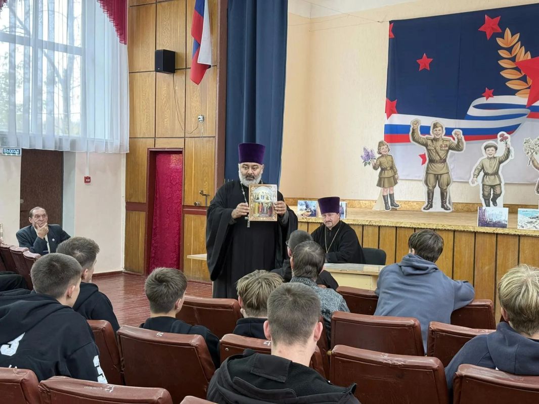 Встреча со студентами: в колледже отметили наступающий праздник Покрова Встреча со студентами: в колледже отметили наступающий праздник Покрова