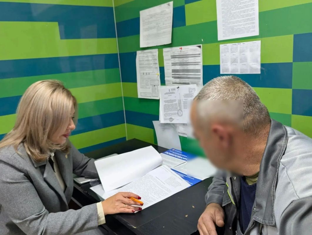 Осуждённым, состоящим на учете в УИИ УФСИН России по ЛНР, рассказали о процедуре помилования Осуждённым, состоящим на учете в УИИ УФСИН России по ЛНР, рассказали о процедуре помилования