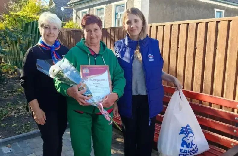 В День работника сельского хозяйства и перерабатывающей промышленности Председатель Совета Славяносербского муниципального округа, председатель местного отделения Союза женщин России, муниципальный координатор "Женского... В День работника сельского хозяйства и перерабатывающей промышленности Председатель Совета Славяносербского муниципального округа, председатель местного отделения Союза женщин России, муниципальный координатор "Женского...