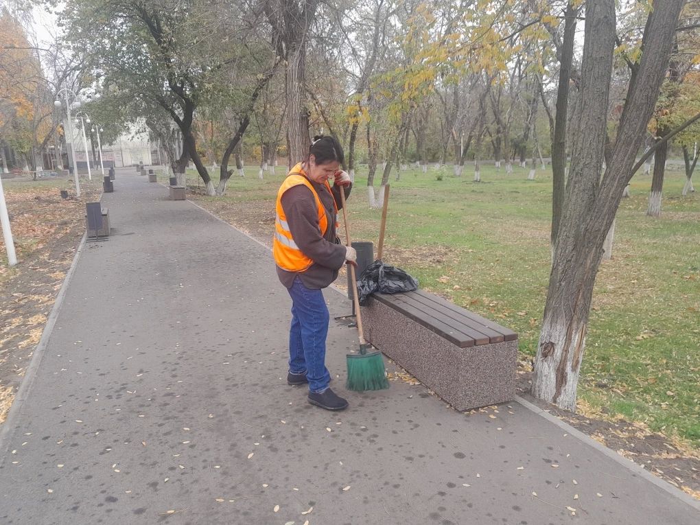 Работы по благоустройству в городе Молодогвардейске продолжаются