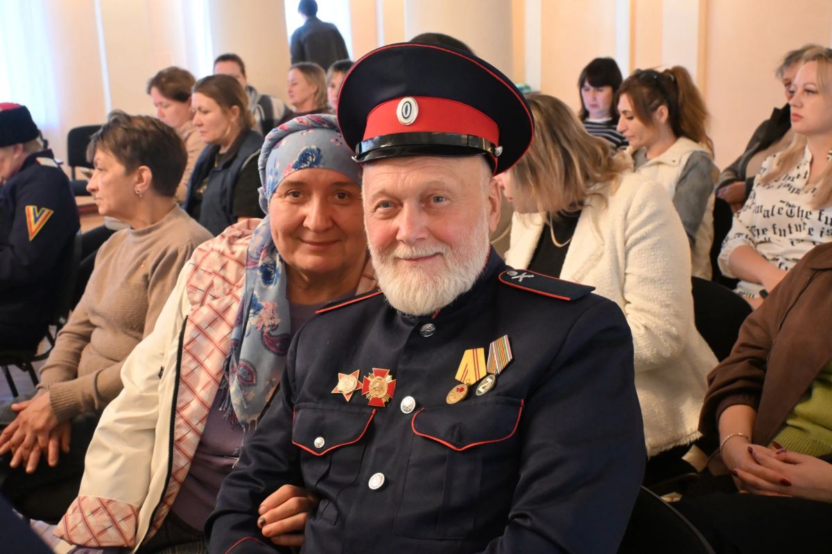 В Краснодоне отметили День казачества В Краснодоне отметили День казачества