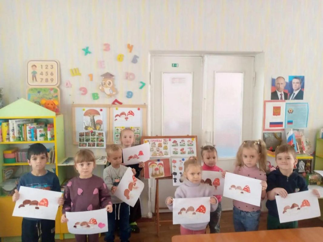 В дошкольном подразделении №1 ГБОУ ЛНР Краснодонский УВК им. В. Парсанова прошел увлекательный «День грибов»! Этот тематический день подарил ребятам массу новых знаний и ярких впечатлений В дошкольном подразделении №1 ГБОУ ЛНР Краснодонский УВК им. В. Парсанова прошел увлекательный «День грибов»! Этот тематический день подарил ребятам массу новых знаний и ярких впечатлений