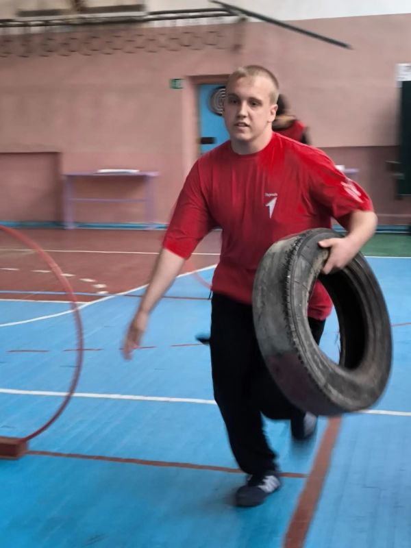 В Лутугинском колледже прошли соревнования «Быстрые, сильные, ловкие» В Лутугинском колледже прошли соревнования «Быстрые, сильные, ловкие»