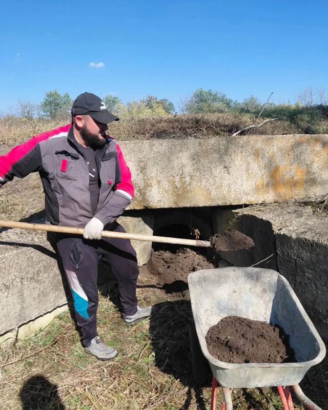 Дорожные службы продолжают содержание водоотводящих сооружений на дорогах республики Дорожные службы продолжают содержание водоотводящих сооружений на дорогах республики